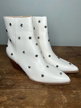 NEW OASIS SOCIETY women's metal star studded booties in white